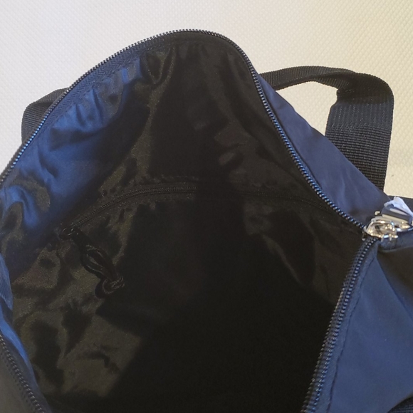 NWT Sketchers Skate & Surf '92 black feather bag - Picture 5 of 5